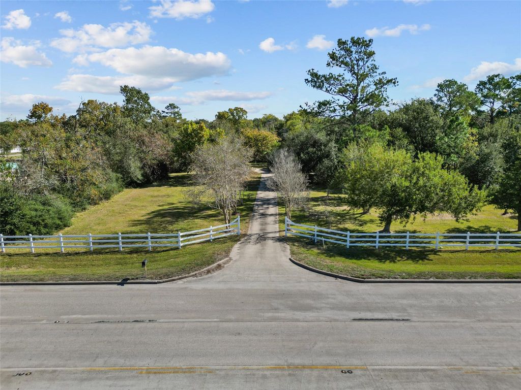 Photo of 2529 Fm 646 Road N, Santa Fe, TX 77510 (MLS # 36000672)