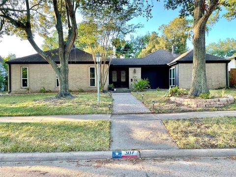 Photo of 307 Whitecap Drive, Seabrook, TX 77586 (MLS # 58211776)