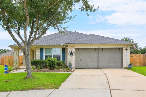 Photo of 3211 Waterglen Court, League City, TX 77573 (MLS # 94084504)