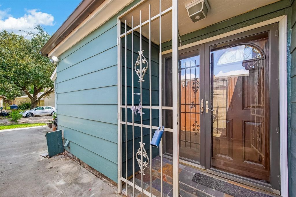 Photo of 11331 Oakcenter Drive, Houston, TX 77072 (MLS # 20542736)