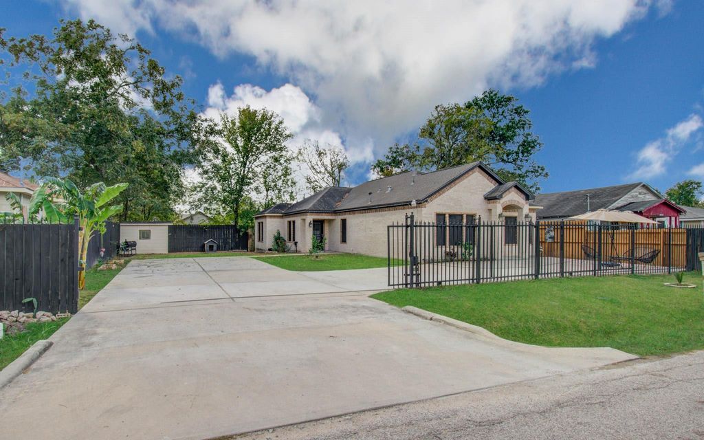 Photo of 8040 Howton St Street #1/2, Houston, TX 77028 (MLS # 65413045)