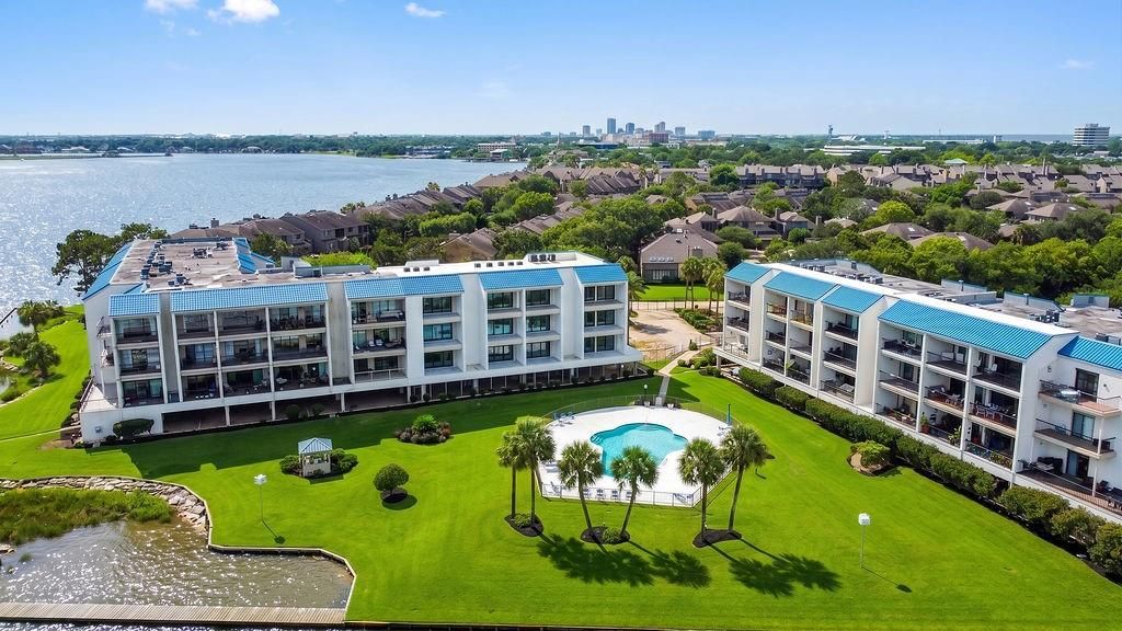 Photo of 401 Lakeside Lane #311, Houston, TX 77058 (MLS # 10603560)