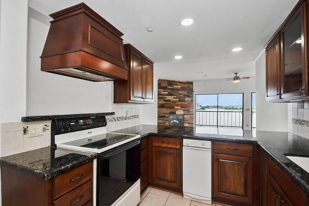 Photo of 401 Lakeside Lane #311, Houston, TX 77058 (MLS # 10603560)