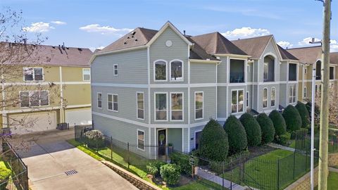 Photo of 1250 W 18th Street, Houston, TX 77008 (MLS # 65239421)