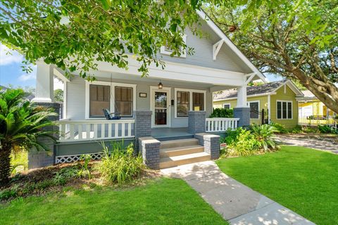 Photo of 1024 W Temple Street, Houston, TX 77009 (MLS # 76334722)