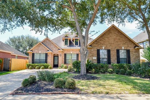 Photo of 614 Coggins Point Way, Sugar Land, TX 77479 (MLS # 94122541)