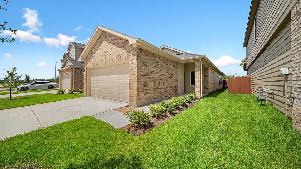 Photo of 13409 Lucky Bill Lane, Houston, TX 77048 (MLS # 27297674)