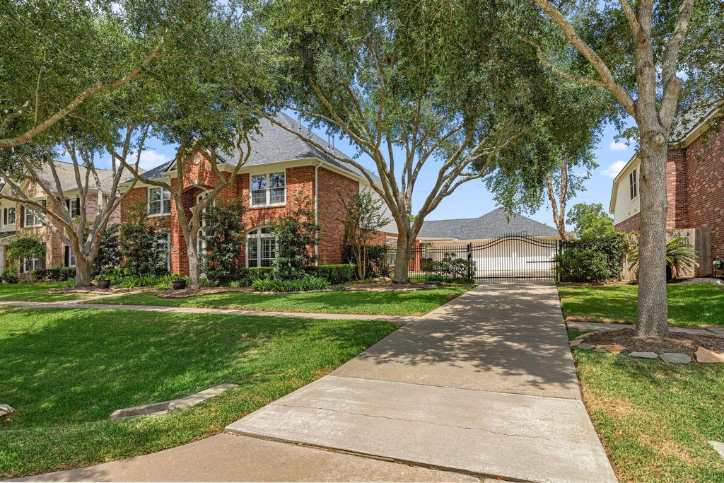 Photo of 8623 N Fitzgerald Way, Missouri City, TX 77459 (MLS # 75445976)