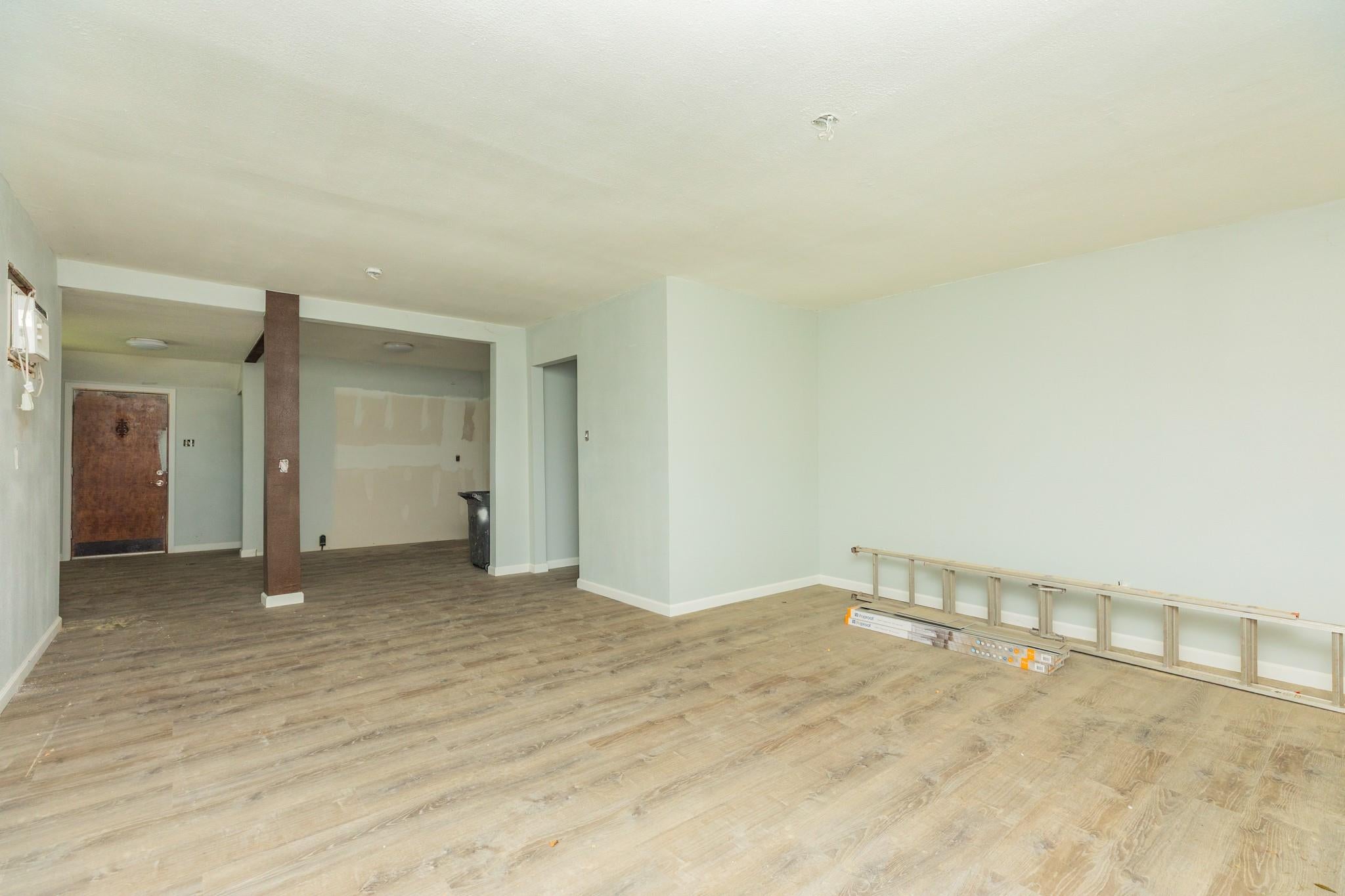 1130 W 8th Street