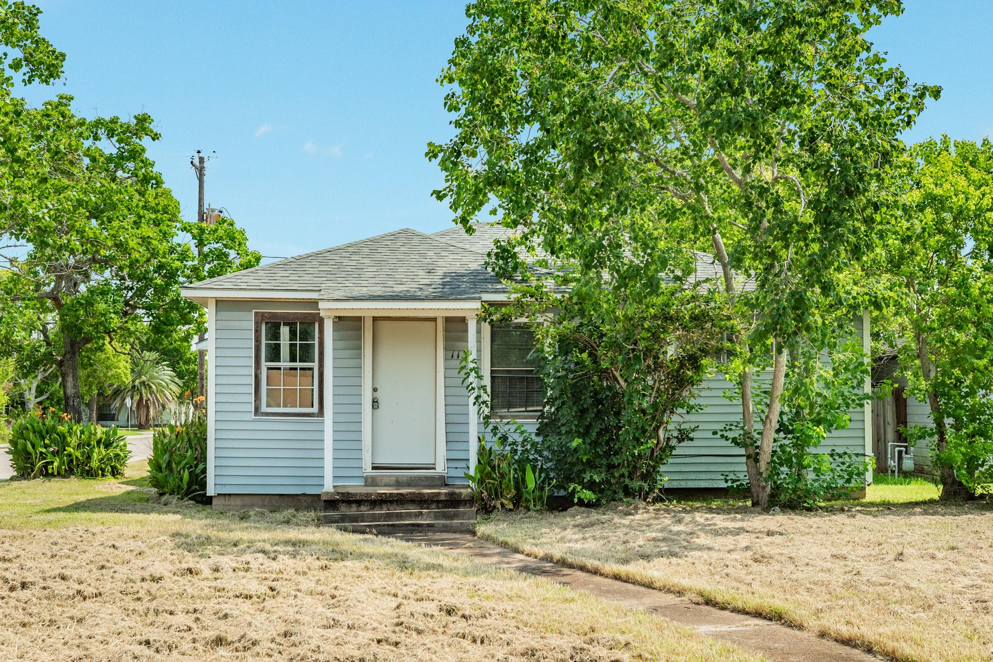 1130 W 8th Street