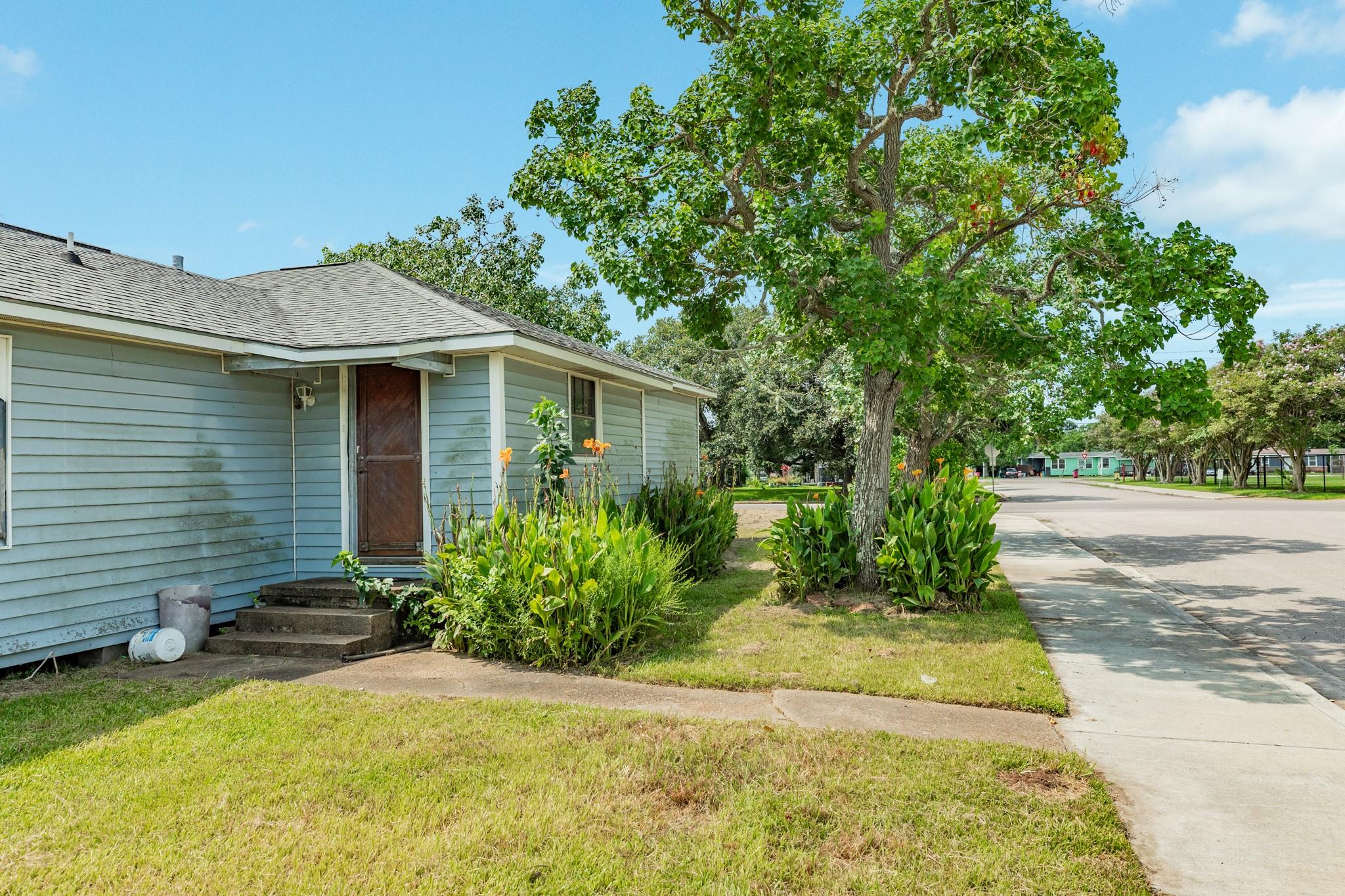 1130 W 8th Street