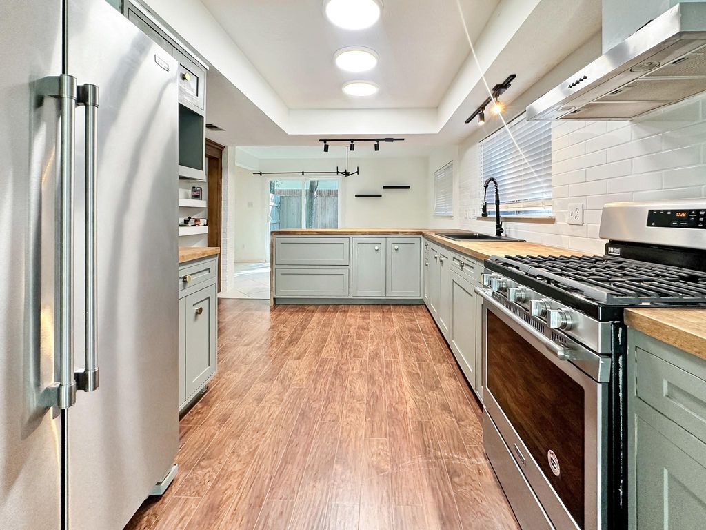 Photo of 3230 Beaver Glen Drive, Houston, TX 77339 (MLS # 61384820)