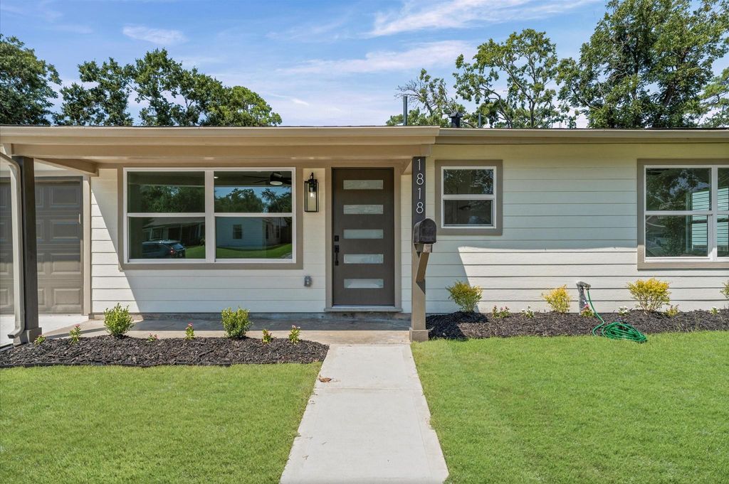 Photo of 1818 Nina Lee Lane, Houston, TX 77018 (MLS # 83668060)