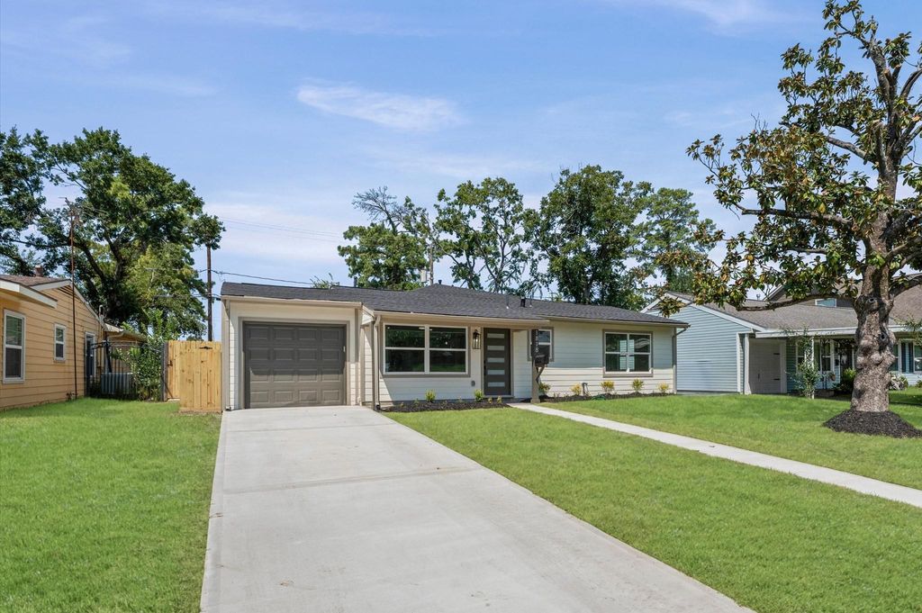 Photo of 1818 Nina Lee Lane, Houston, TX 77018 (MLS # 83668060)