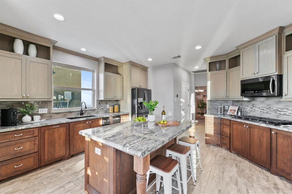 Photo of 8223 Lakeshore Villa Drive, Houston, TX 77346 (MLS # 54999844)