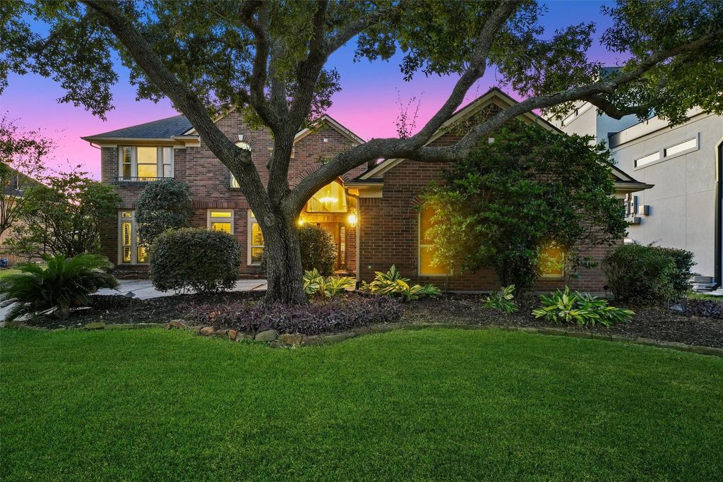 Photo of 8223 Lakeshore Villa Drive, Houston, TX 77346 (MLS # 54999844)