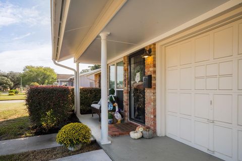 Photo of 2403 Ansbury Drive, Houston, TX 77018 (MLS # 25909638)