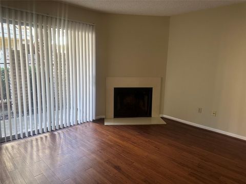 Photo of 2120 El Paseo Street #403, Houston, TX 77054 (MLS # 31661913)