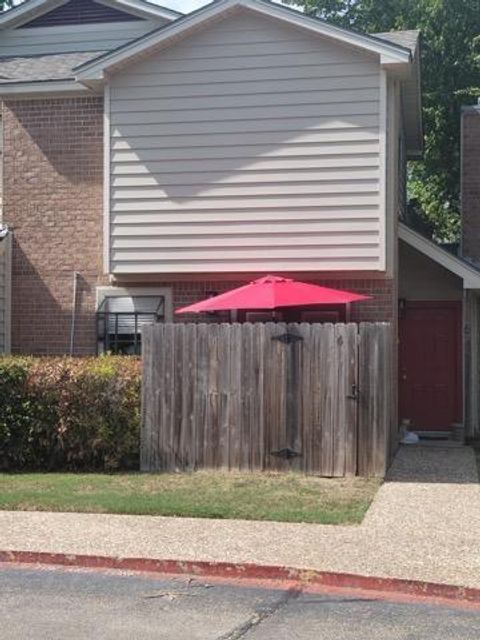 Photo of 1904 Dartmouth Street #E6, College Station, TX 77840 (MLS # 90219305)