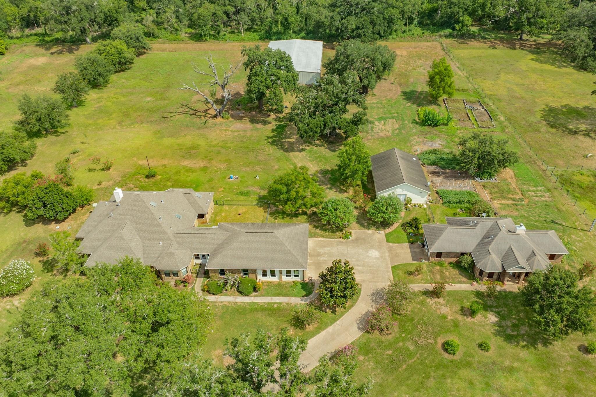2418 Majestic Oaks Court