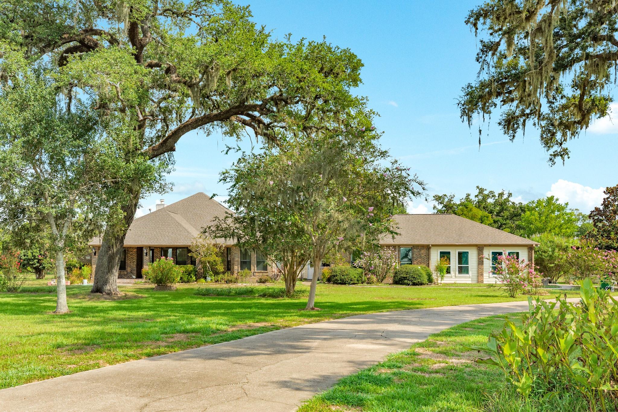 2418 Majestic Oaks Court