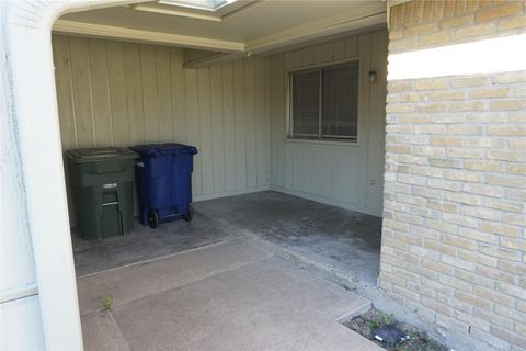 Photo of 1913 Normal Park Drive #B, Huntsville, TX 77340 (MLS # 8078791)