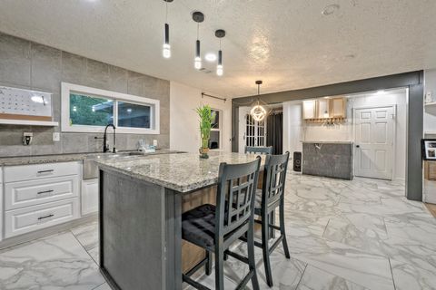 Photo of 826 Rosewick Street, Houston, TX 77015 (MLS # 86606136)