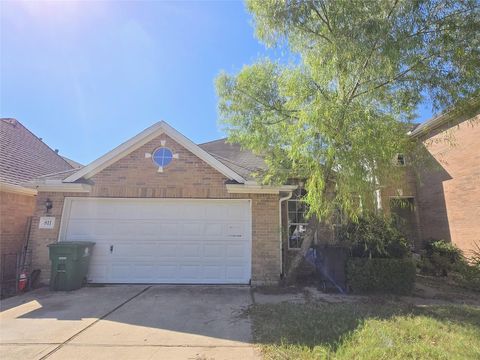 Photo of 811 Forest Hillside Lane, Houston, TX 77067 (MLS # 93179835) Photo of 811 Forest Hillside Lane, Houston, TX 77067 (MLS # 93179835)