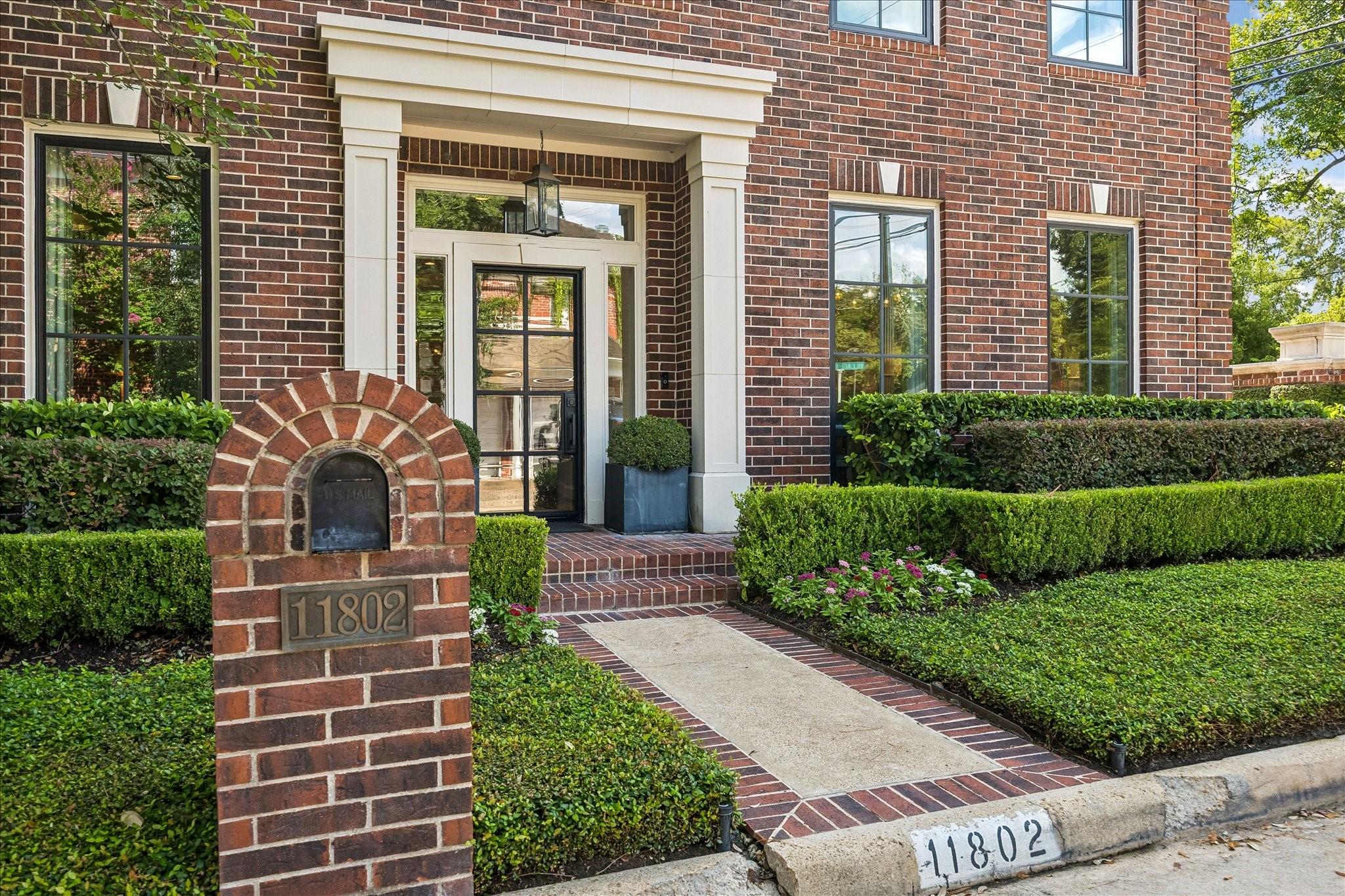 11802 Village Park Circle
