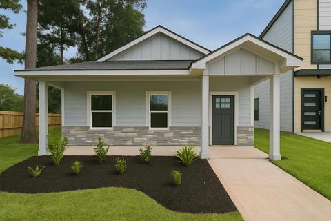 Photo of 16942 Balmoral, Montgomery, TX 77316 (MLS # 48140813)