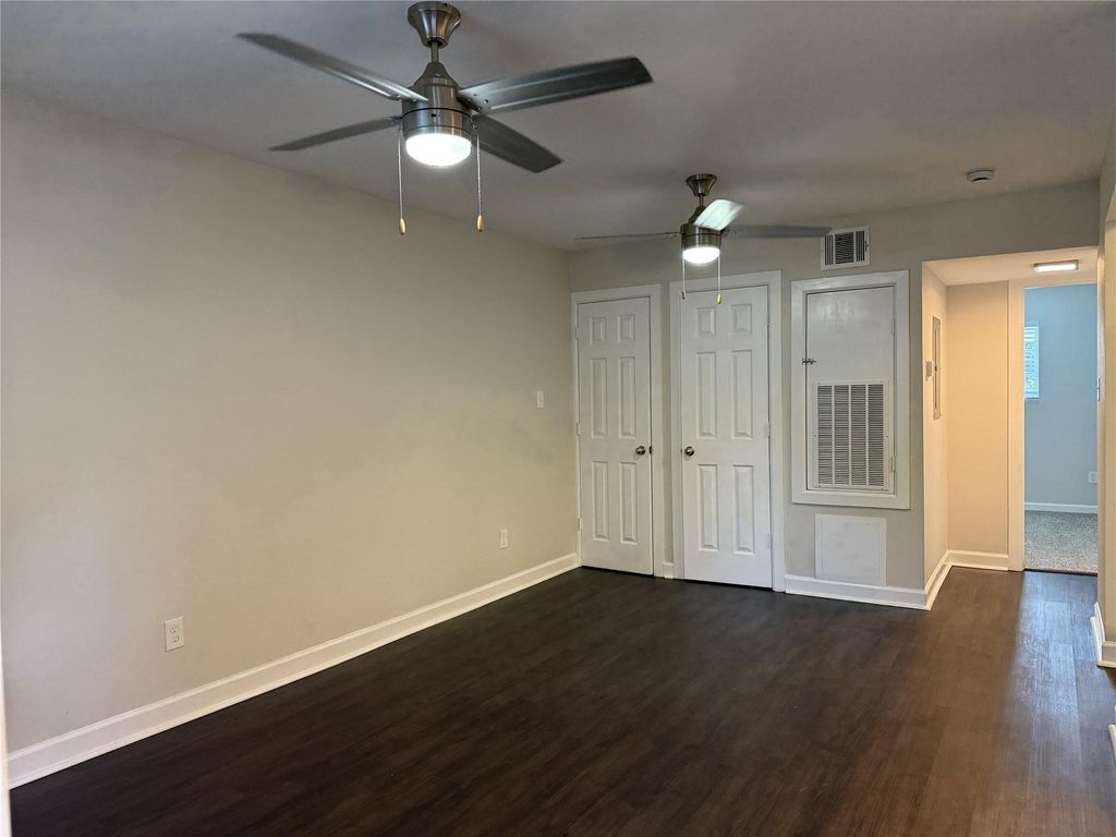 Photo of 1824 Thonig Road #10, Houston, TX 77055 (MLS # 87369061)