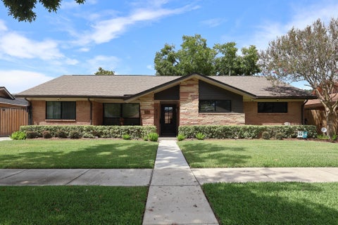 Photo of 4006 Mischire Drive, Houston, TX 77025 (MLS # 52683707)