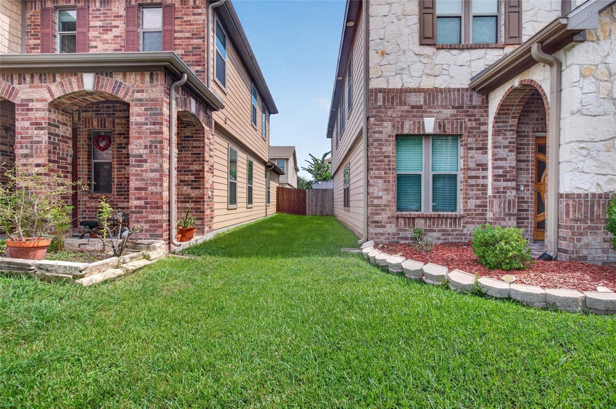 Edit Distance Similarity 12610 Arbor Trellis Dr, Houston, TX 77066 for sale - Stessa