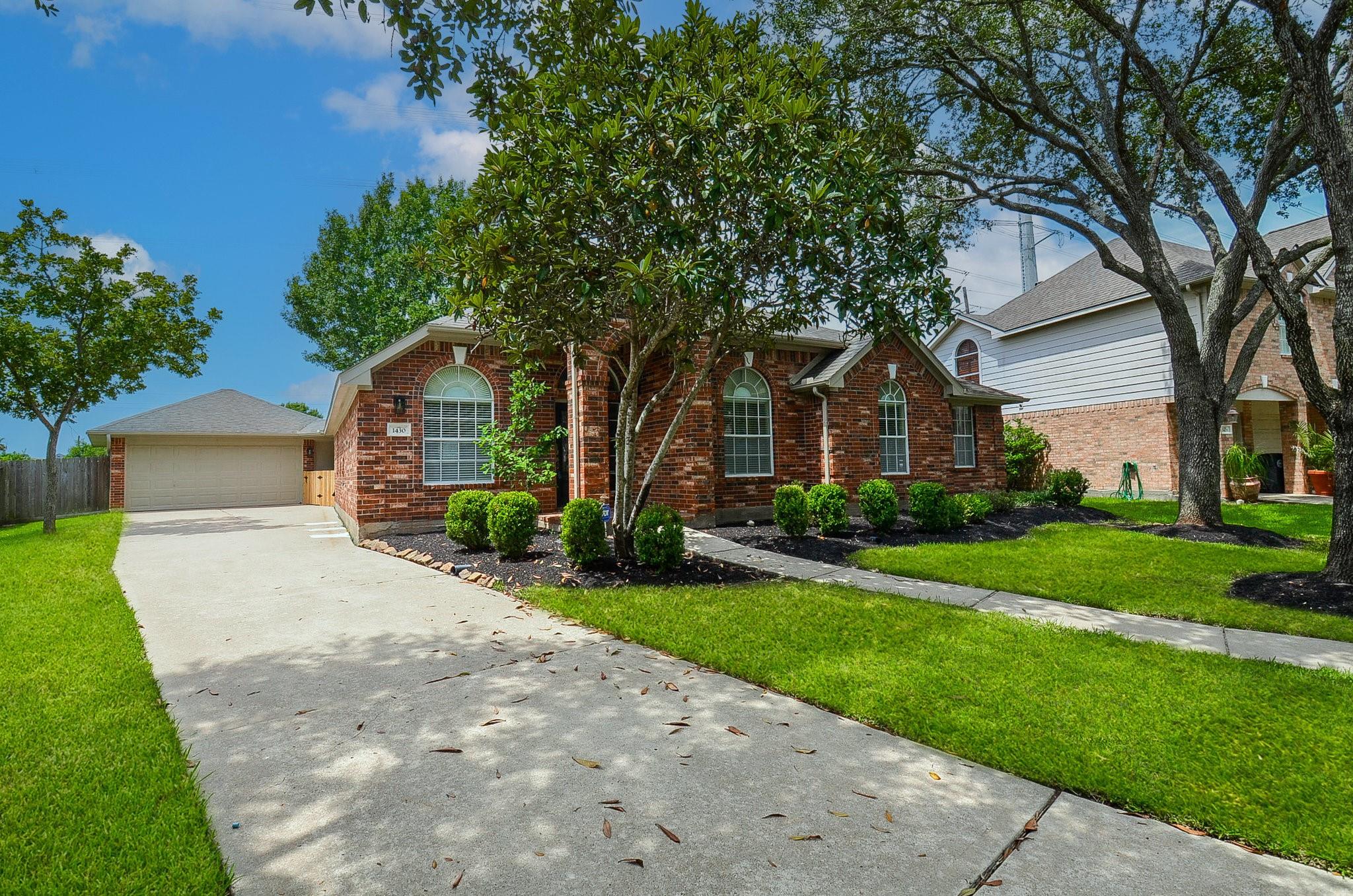 1430 Sunclair Park Lane