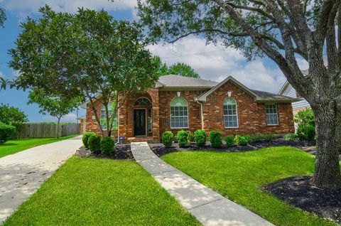 Photo of 1430 Sunclair Park Lane, Sugar Land, TX 77479 (MLS # 20799526)