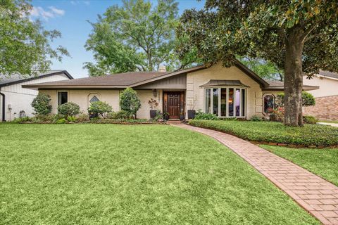 Photo of 10607 Riverview Drive, Houston, TX 77042 (MLS # 95141854)