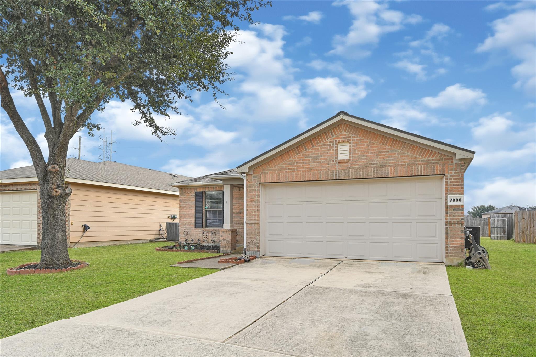 7906 Yaupon View Drive