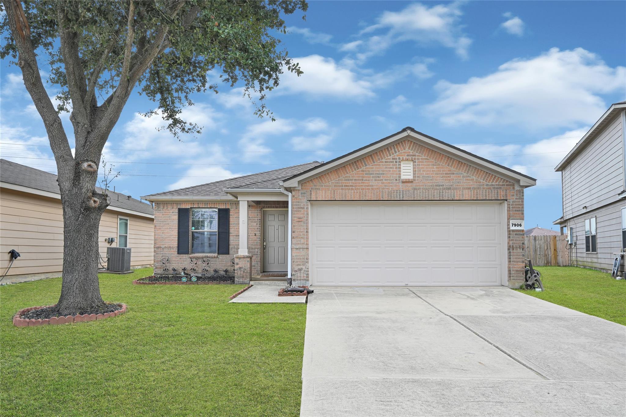 7906 Yaupon View Drive