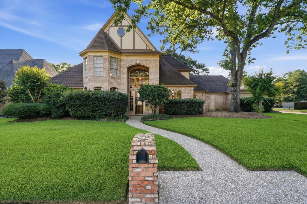 Photo of 5819 Rocky Brook Drive, Houston, TX 77345 (MLS # 75911103)