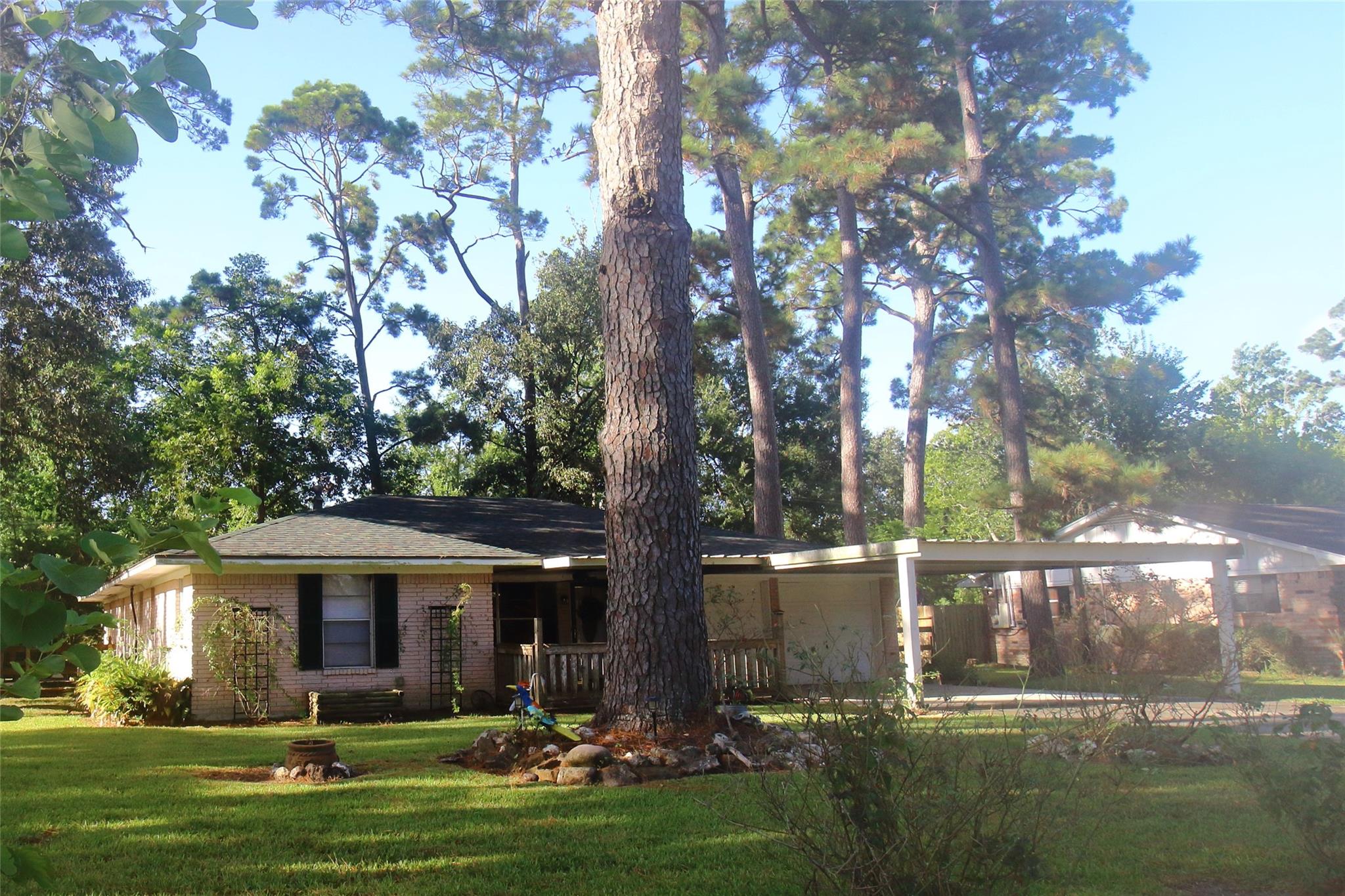 2712 Whispering Pines Street