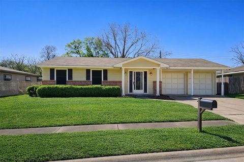 Homes For Sale - 5403 Louise Street<br/> Baytown, TX 77521