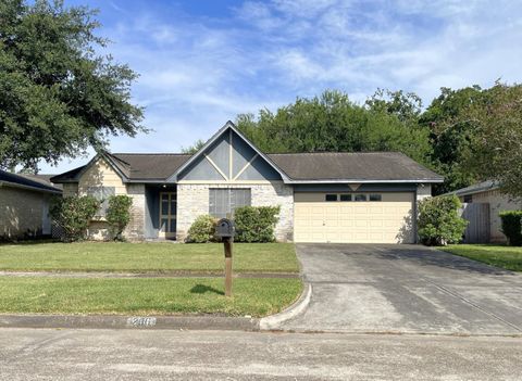 Photo of 206 Woodvale Drive, League City, TX 77573 (MLS # 28747563)