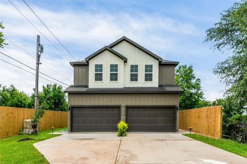 Photo of 7930 Corinth Street, Houston, TX 77051 (MLS # 65389195)