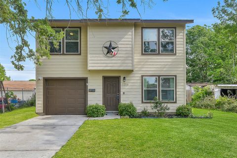 Photo of 1216 8th Avenue N, Texas City, TX 77590 (MLS # 20021452)