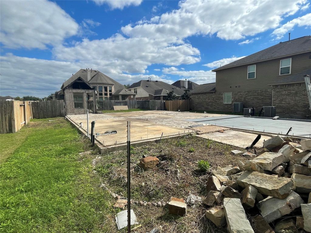 Photo of 9415 Emerald Lakes Drive, Rosharon, TX 77583 (MLS # 26952137)