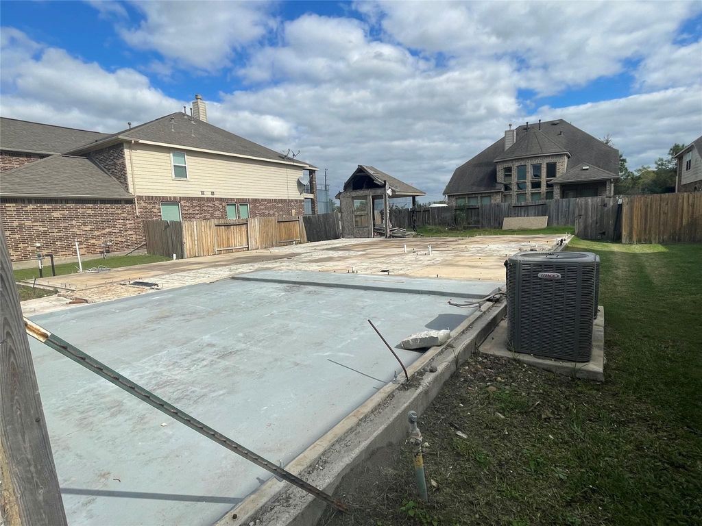 Photo of 9415 Emerald Lakes Drive, Rosharon, TX 77583 (MLS # 26952137)