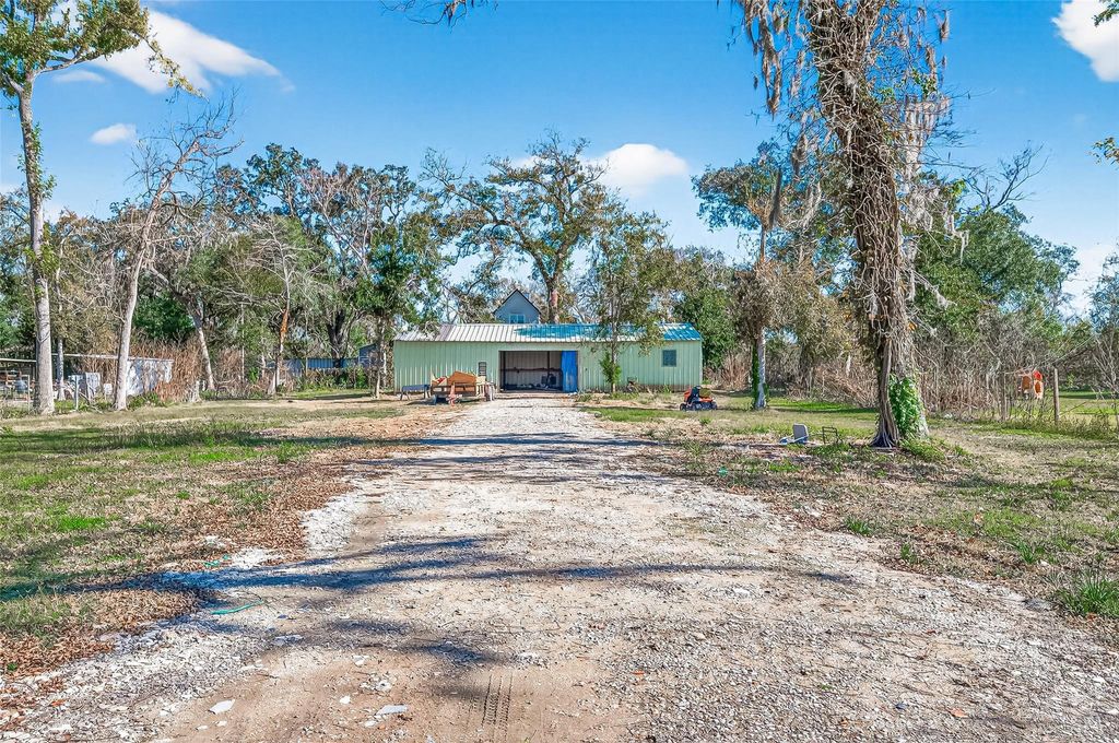 Photo of 16507 Mill Drive, Rosharon, TX 77583 (MLS # 20789824)