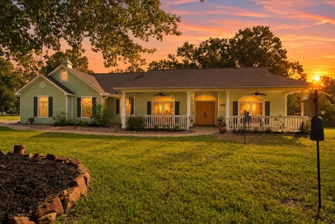 Photo of 28907 Valley Commons Drive, Huffman, TX 77336 (MLS # 23879965)