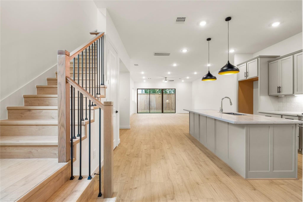 Photo of 5016 Schuler Street, Houston, TX 77007 (MLS # 25225962)