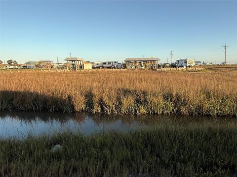 Photo of 1110 Egret Point, Crystal Beach, TX 77650 (MLS # 48005875)